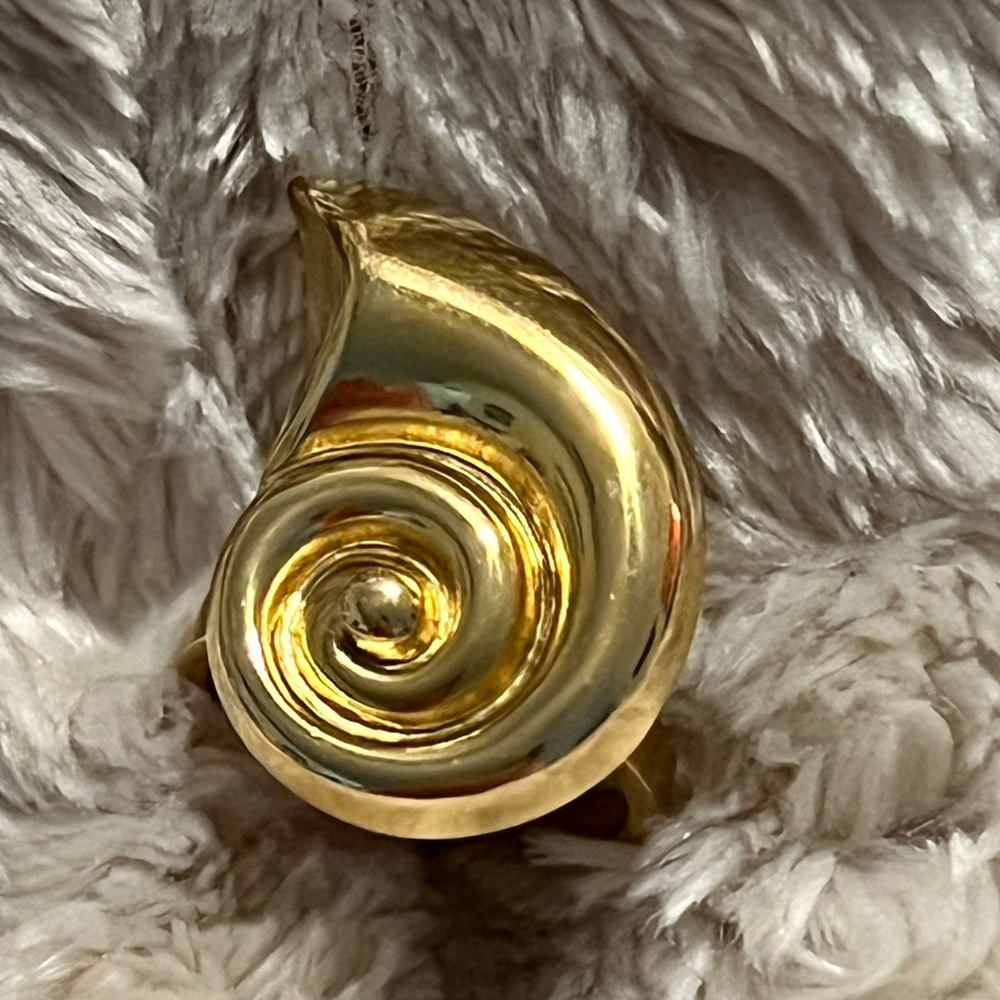 Gold Seashell Statement Ring Euc - image 3
